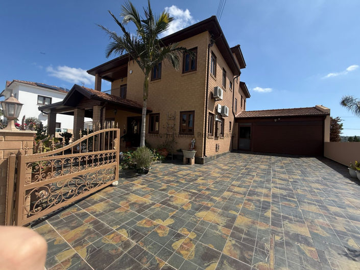 Image No.2-5 Bed House for sale