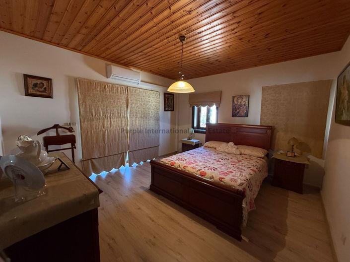 Image No.21-5 Bed House for sale