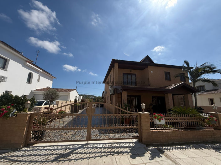 Image No.3-5 Bed House for sale