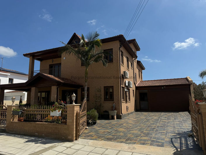 Image No.6-5 Bed House for sale