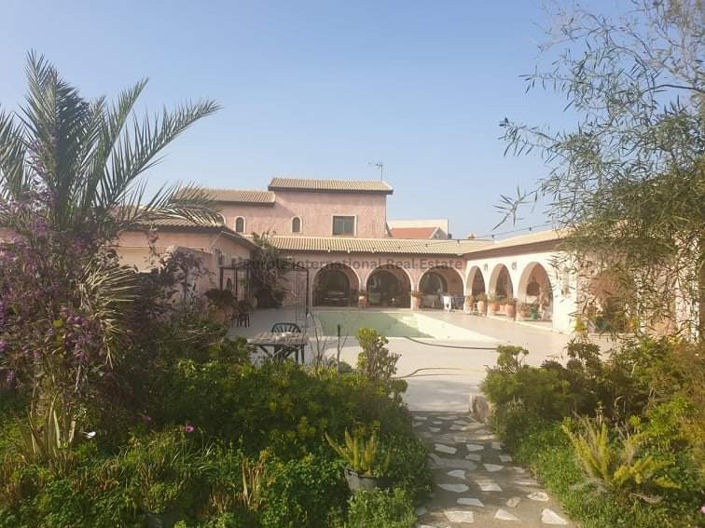 Image No.2-4 Bed Villa for sale