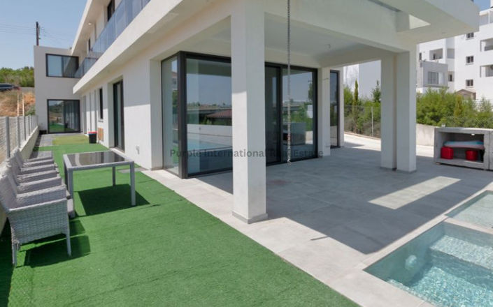 Image No.2-6 Bed Villa for sale