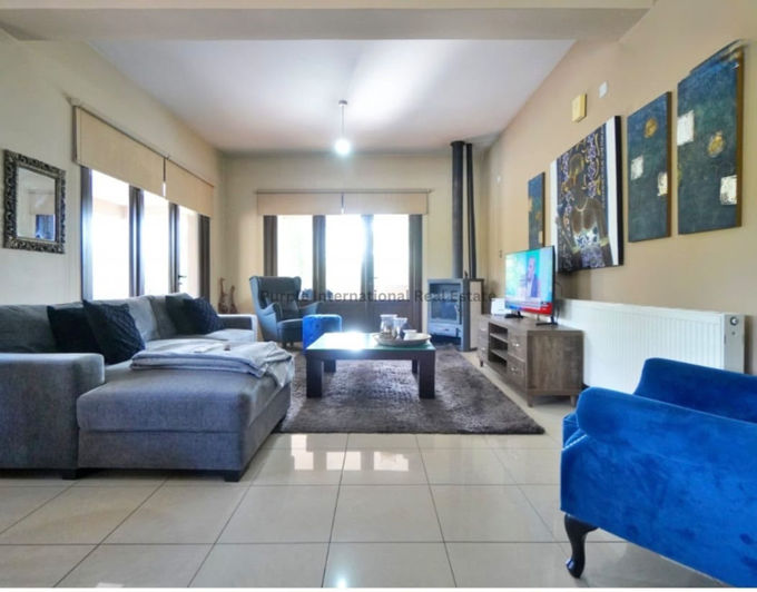 Image No.10-4 Bed House for sale