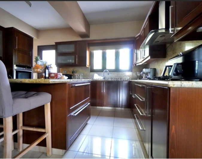 Image No.13-4 Bed House for sale