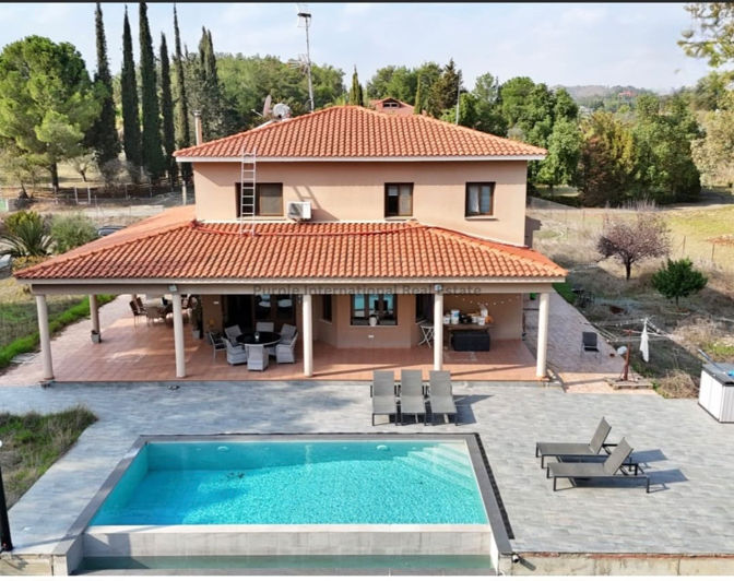 Image No.2-4 Bed House for sale