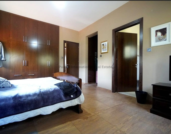 Image No.29-4 Bed House for sale