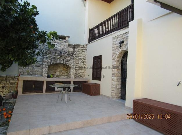 Image No.16-6 Bed House for sale