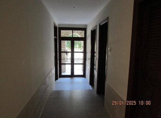 Image No.5-6 Bed House for sale