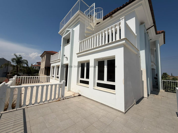 Image No.12-5 Bed House for sale