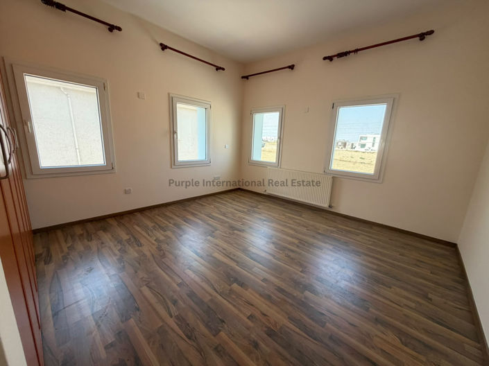 Image No.17-5 Bed House for sale