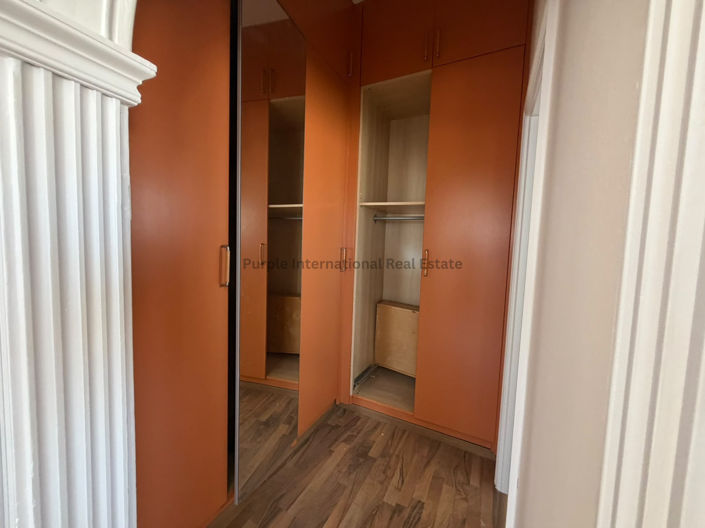 Image No.18-5 Bed House for sale