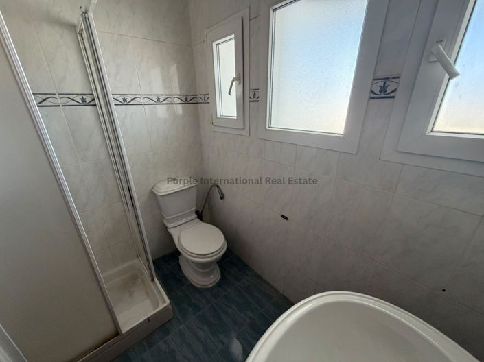 Image No.19-5 Bed House for sale