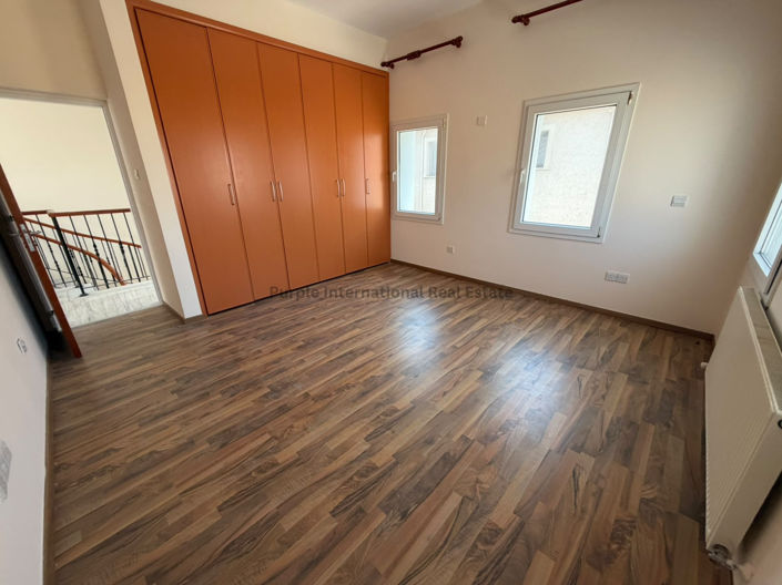 Image No.20-5 Bed House for sale