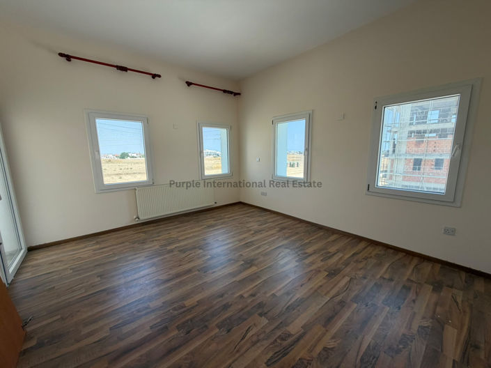 Image No.21-5 Bed House for sale