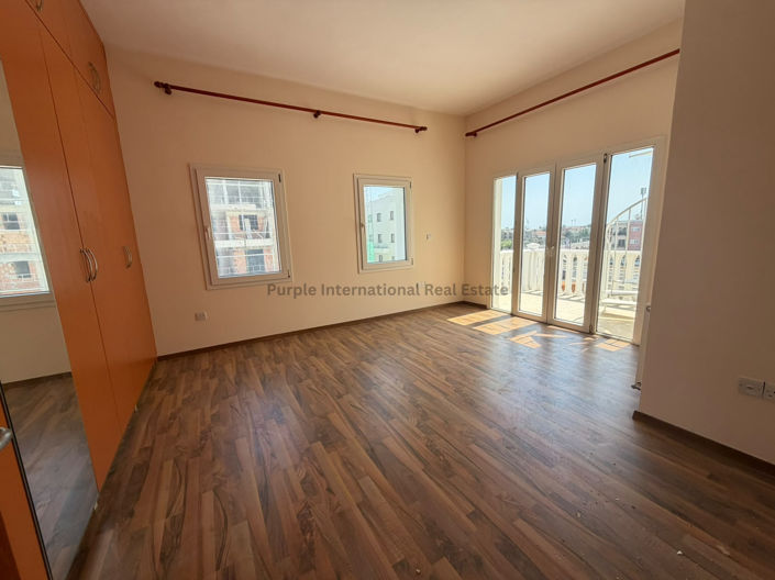 Image No.24-5 Bed House for sale