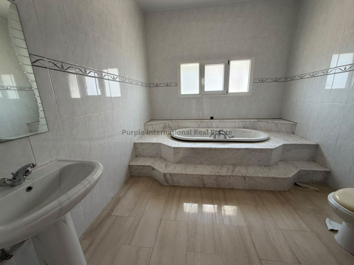 Image No.25-5 Bed House for sale