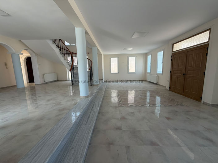 Image No.6-5 Bed House for sale