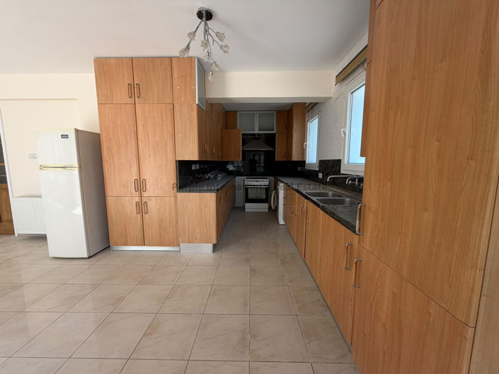 Image No.9-5 Bed House for sale