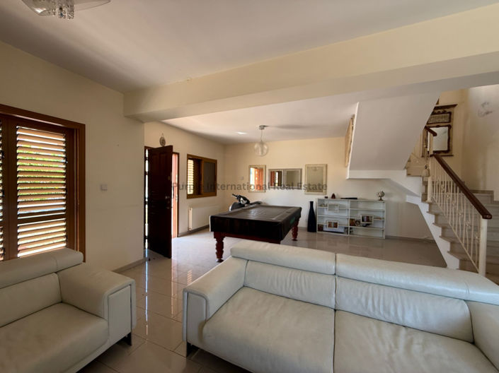 Image No.12-4 Bed House for sale