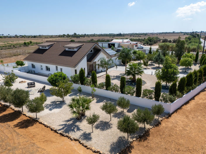 Image No.57-4 Bed Villa for sale