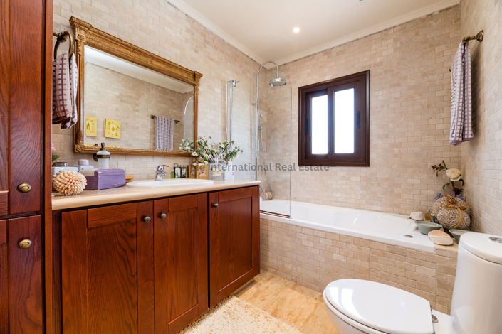 Image No.10-4 Bed Villa for sale