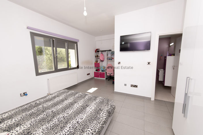 Image No.13-4 Bed Bungalow for sale