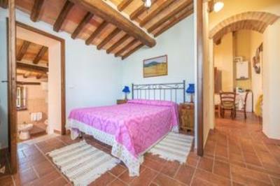 Stonehouse-for-Sale-Val-d-Orcia-Tuscany--11-