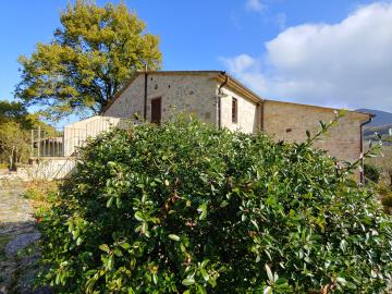 Stonehouse-for-Sale-Val-d-Orcia-Tuscany--19-