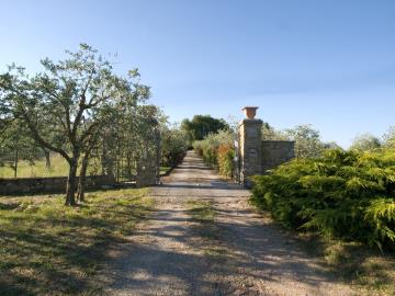 Luxury-Villa-in-Tuscany-For-Sale-Valdichiana---AZ-Italian-Properties-37-