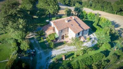Stonehouse-for-Sale-Val-d-Orcia-Tuscany--10-