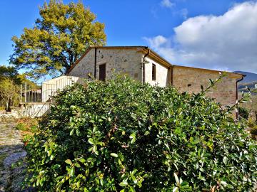 Stonehouse-for-Sale-Val-d-Orcia-Tuscany--48-