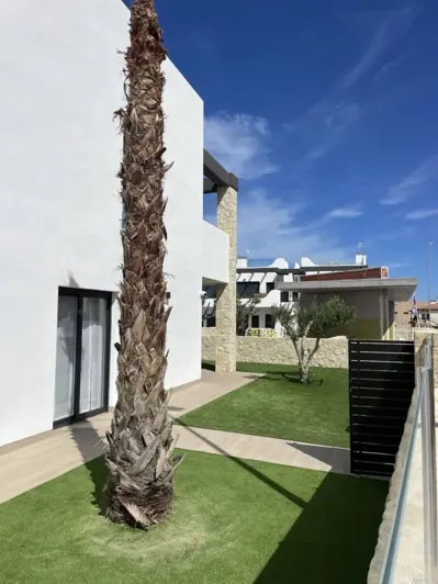 Image No.40-3 Bed Townhouse for sale