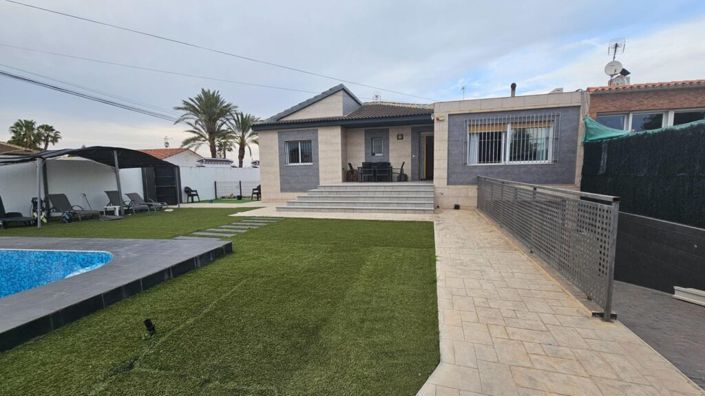 Image No.1-3 Bed Villa for sale