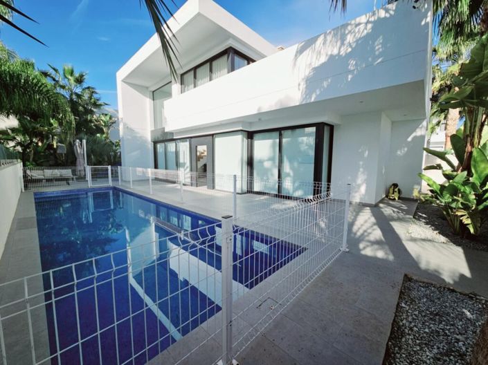 Image No.1-3 Bed Villa for sale