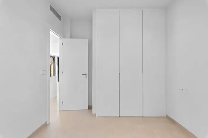 Image No.17-3 Bed Apartment for sale