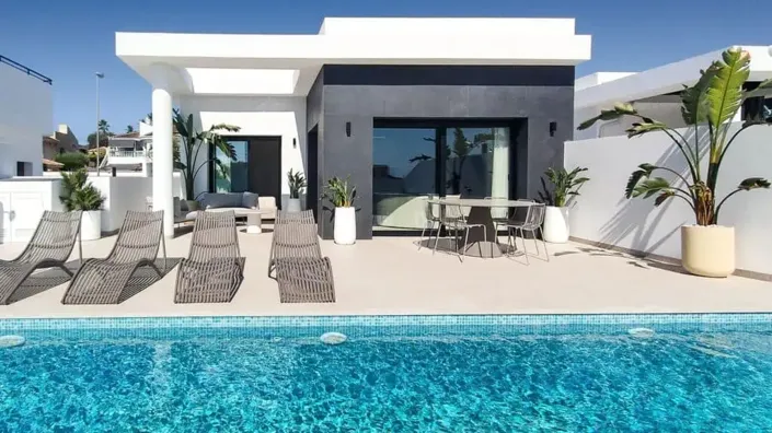 Image No.2-5 Bed Villa for sale