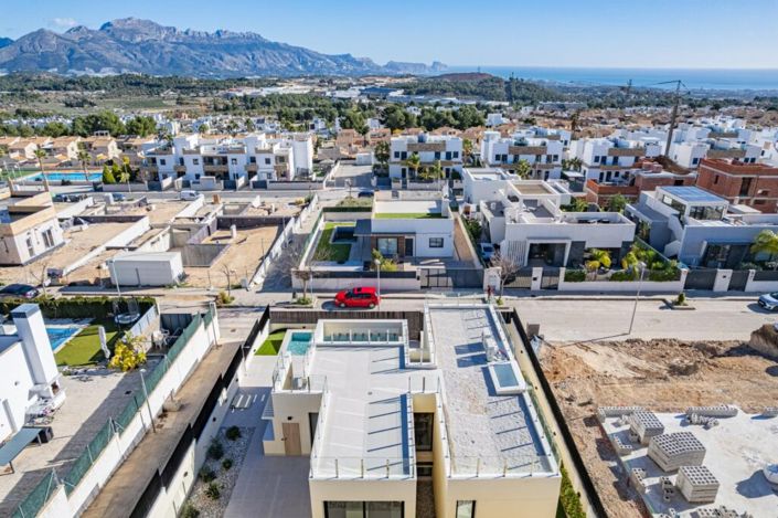 Image No.3-4 Bed Villa for sale