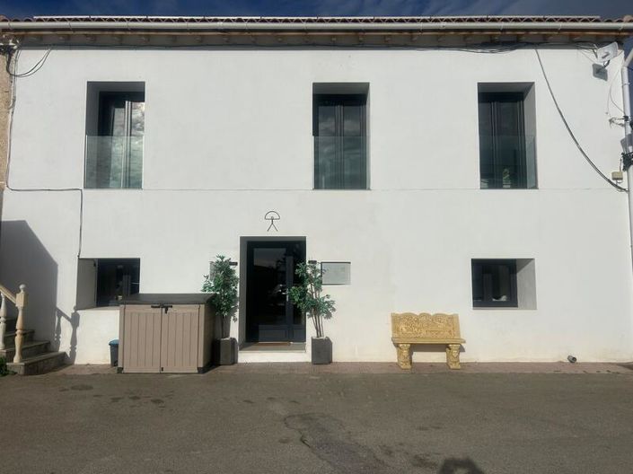 Image No.1-4 Bed Property for sale