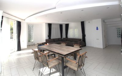 Interior 4