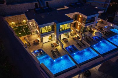 Exterior 14