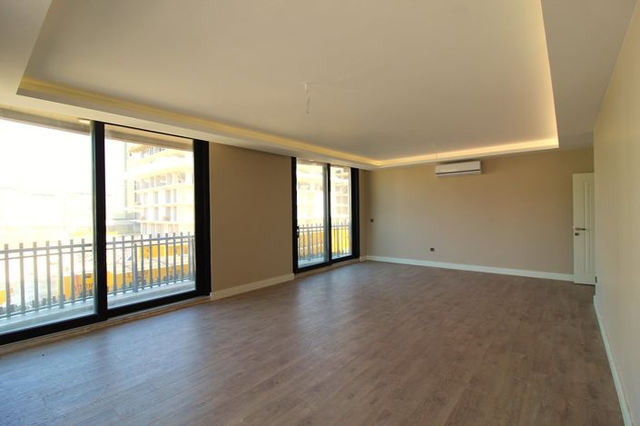 Image No.15-3 Bed Apartment for sale