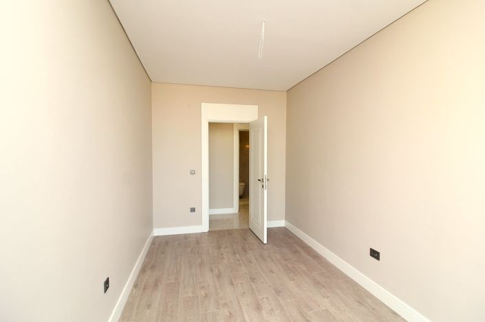 Image No.20-3 Bed Apartment for sale