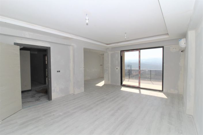 Image No.32-5 Bed Apartment for sale