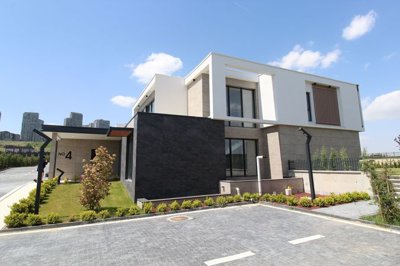 Exterior 5