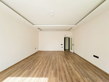 Interior 5