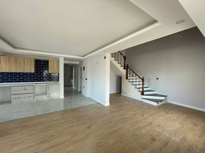 Image No.16-5 Bed Apartment for sale