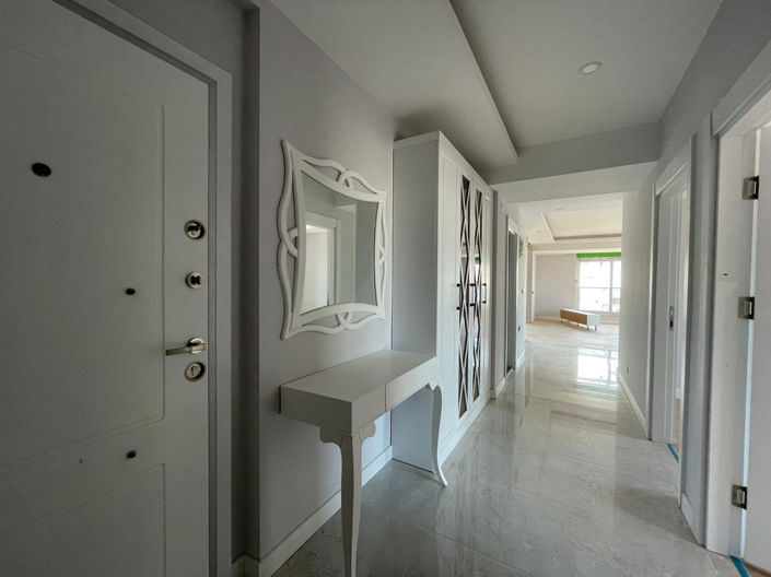 Image No.24-5 Bed Apartment for sale