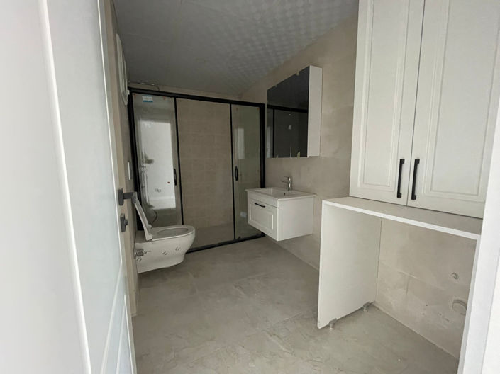 Image No.28-5 Bed Apartment for sale