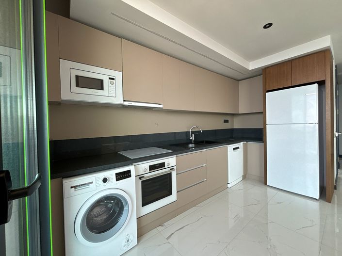 Image No.13-4 Bed Apartment for sale