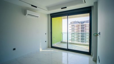 Interior 7
